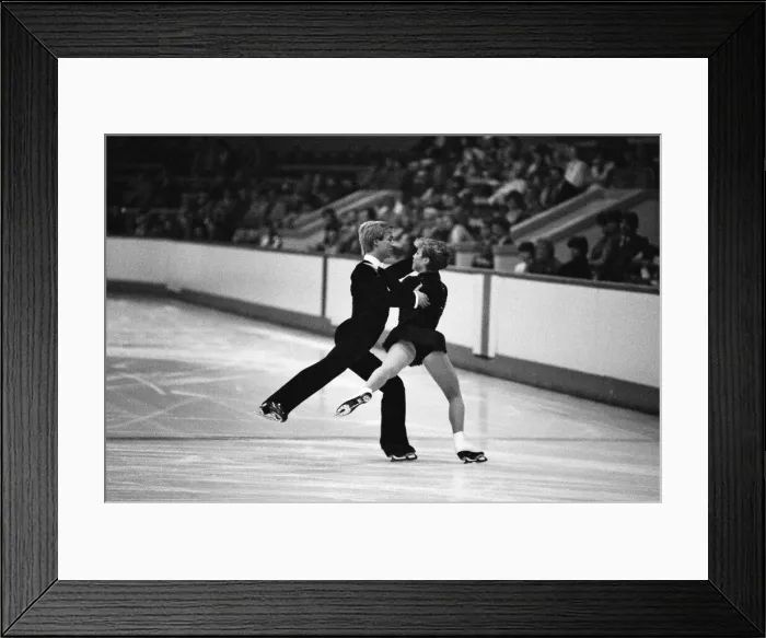 Framed Print : Jayne Torvill and Christopher Dean ice skating in Nottingham. 20th November 1983 Framed Print : Jayne Torvill and Christopher Dean ice skating in Nottingham. 20th November 1983