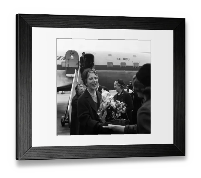 Framed Print : Queen Ingrid of Denmark arrives at London Airport ahead of the Royal Wedding Framed Print : Queen Ingrid of Denmark arrives at London Airport ahead of the Royal Wedding