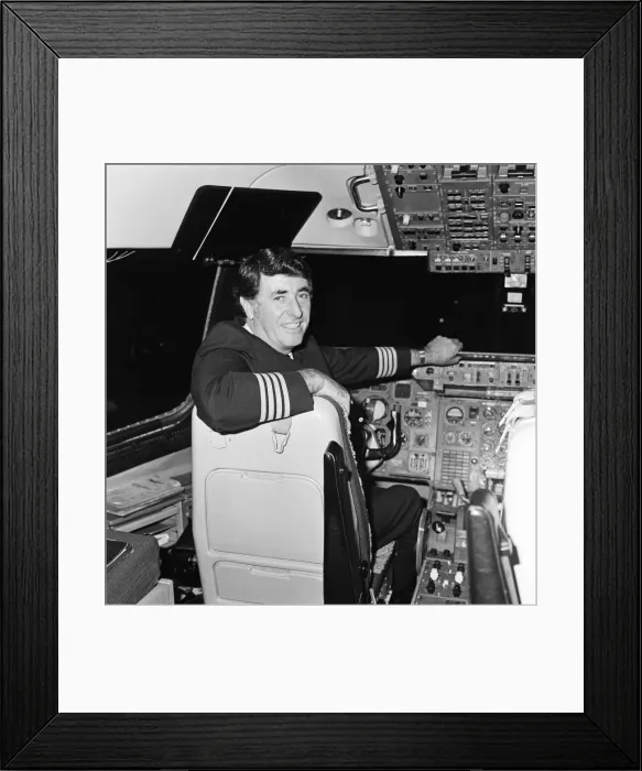 Framed Print : Speedbird 9401, the Daily Mirror Mercy Flight is loaded up with 30 tonnes of food Framed Print : Speedbird 9401, the Daily Mirror Mercy Flight is loaded up with 30 tonnes of food