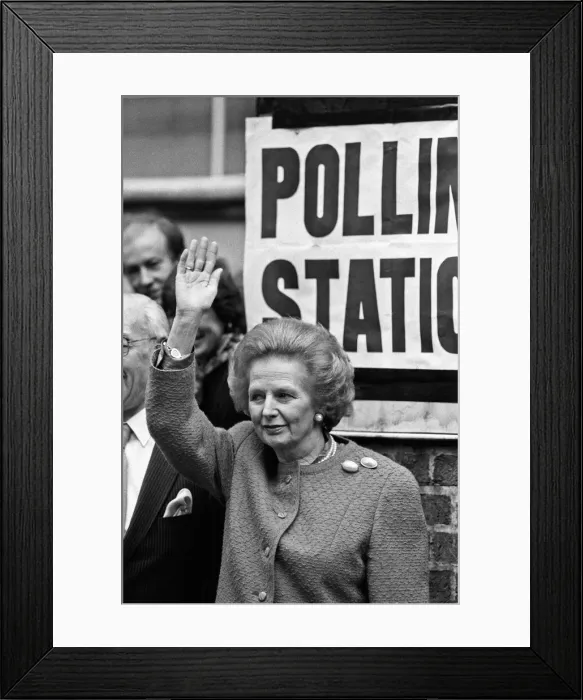 Framed Print : British Conservative Prime Minister, Margaret Thatcher wave to the crowd at the Castle
