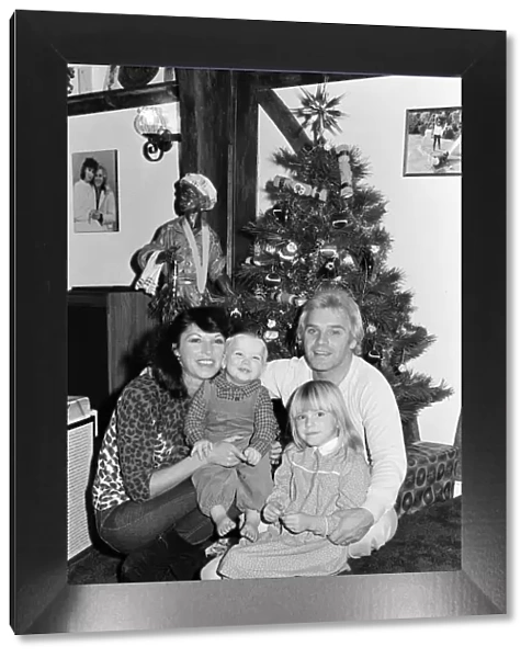 Freddie Starr, Comedian, wife Sandy and children, Jody and Donna, Christmas