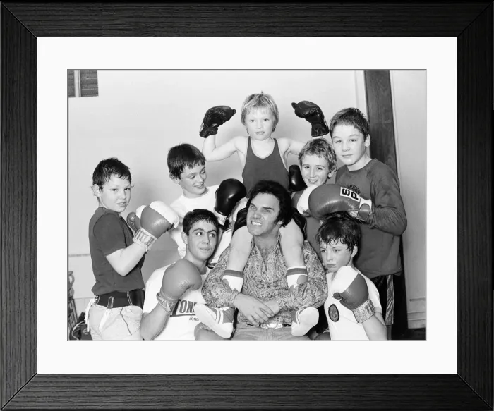 Framed Print : Freddie Starr, Comedian, pictured with young children, January 1981