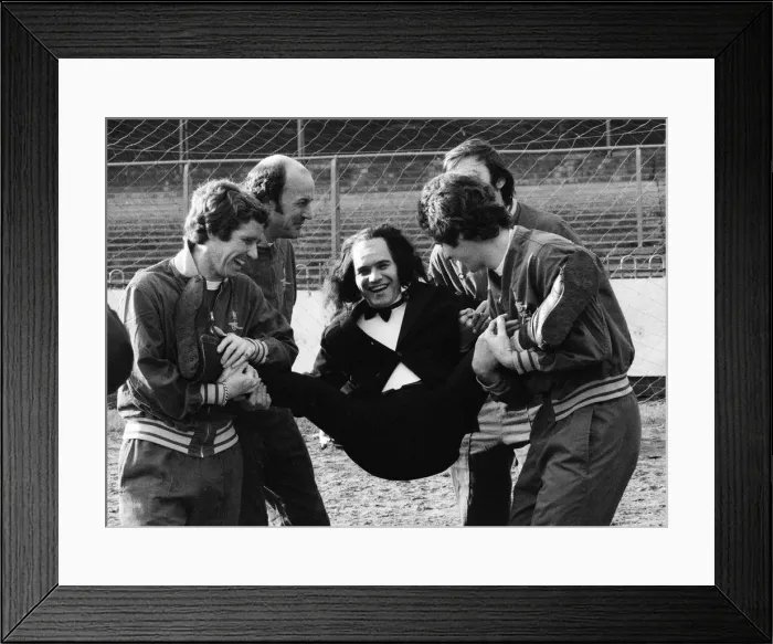 Framed Print : Freddie Starr, Comedian, at Wimbledon Football Club, to do some filming for his TV show Framed Print : Freddie Starr, Comedian, at Wimbledon Football Club, to do some filming for his TV show