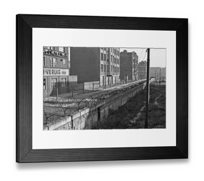 Framed Print : The Berlin Wall along Zimmerstraze, Berlin, close to Checkpoint Charlie Framed Print : The Berlin Wall along Zimmerstraze, Berlin, close to Checkpoint Charlie