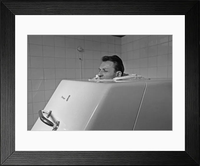 Framed Print : A visitor to the Health Spa on the banks of the Greater Wannsee, Berlin