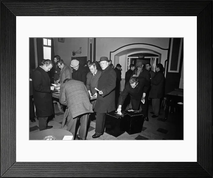 Framed Print : Miners from Woolley Colliery, near Barnsley, at the Welfare Club for the ballot today Framed Print : Miners from Woolley Colliery, near Barnsley, at the Welfare Club for the ballot today