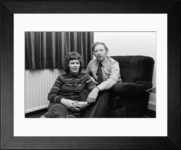 Framed Print : Arthur Scargill and his wife Anne at home near Barnsley, Yorkshire. 19th November 1980 Framed Print : Arthur Scargill and his wife Anne at home near Barnsley, Yorkshire. 19th November 1980