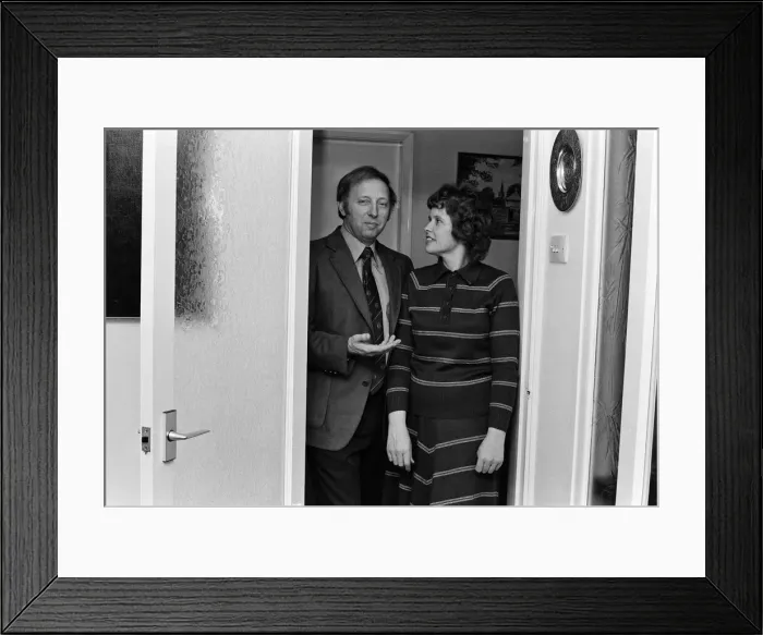 Framed Print : Arthur Scargill and his wife Anne at home near Barnsley, Yorkshire. 19th November 1980 Framed Print : Arthur Scargill and his wife Anne at home near Barnsley, Yorkshire. 19th November 1980