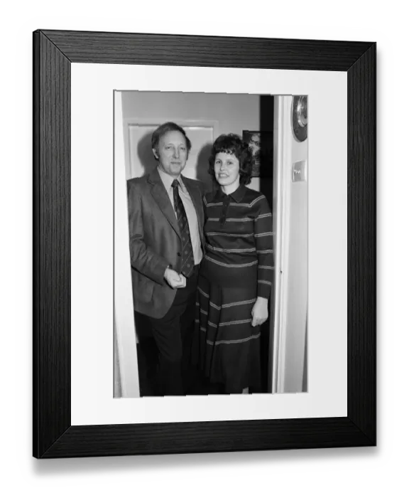 Framed Print : Arthur Scargill and his wife Anne at home near Barnsley, Yorkshire. 19th November 1980