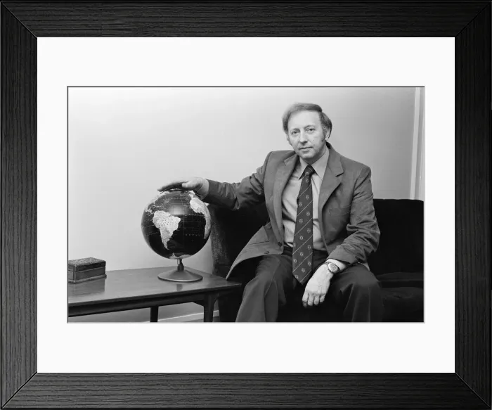 Framed Print : Arthur Scargill at home near Barnsley, Yorkshire. 19th November 1980 Framed Print : Arthur Scargill at home near Barnsley, Yorkshire. 19th November 1980