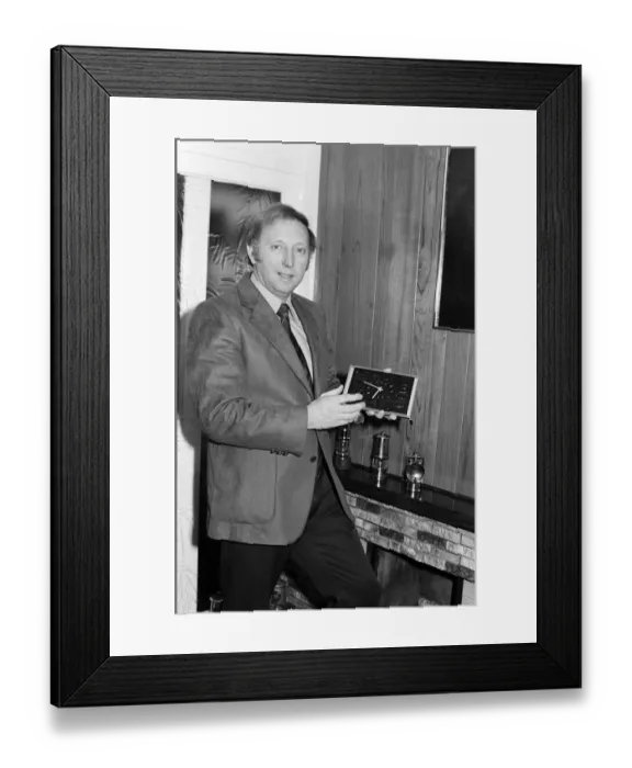 Framed Print : Arthur Scargill at home near Barnsley, Yorkshire. One of Arthur