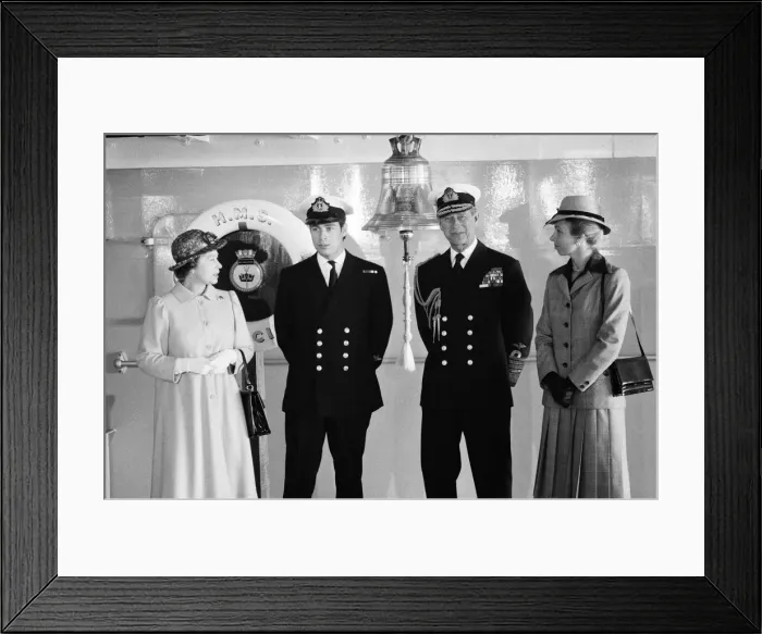 Framed Print : The carrier HMS Invincible sailed home from the Falklands to a tumultuous welcome