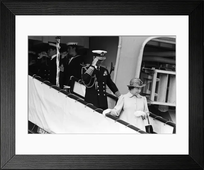 Framed Print : The carrier HMS Invincible sailed home from the Falklands to a tumultuous welcome