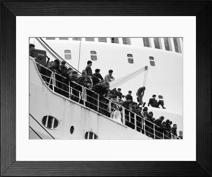 Framed Print : Britains luxury cruise liner Canberra sets sail from Southampton with its cargo of