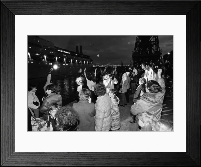 Framed Print : Canberra leaves Southampton for the Falkland Islands. Pictured Framed Print : Canberra leaves Southampton for the Falkland Islands. Pictured
