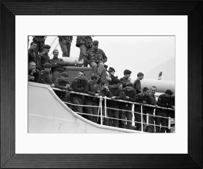 Framed Print : Britains luxury cruise liner Canberra sets sail from Southampton with its cargo of
