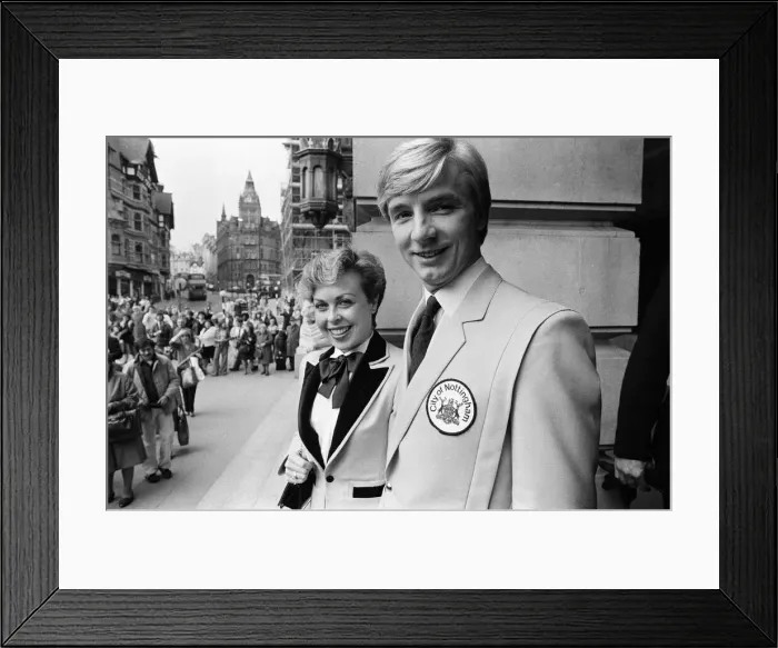 Framed Print : Jayne Torvill and Christopher Dean receive the Freedom of the City of Nottingham Framed Print : Jayne Torvill and Christopher Dean receive the Freedom of the City of Nottingham