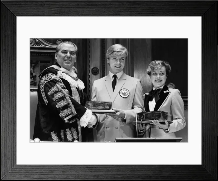 Framed Print : Jayne Torvill and Christopher Dean receive the Freedom of the City of Nottingham Framed Print : Jayne Torvill and Christopher Dean receive the Freedom of the City of Nottingham