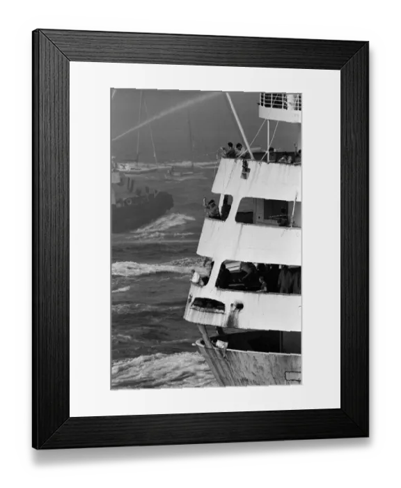 Framed Print : The cruise ship Canberra arrives back at her berth in Southampton Docks