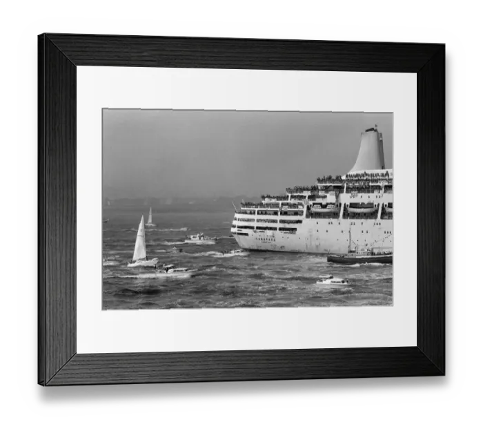 Framed Print : The cruise ship Canberra arrives back at her berth in Southampton Docks Framed Print : The cruise ship Canberra arrives back at her berth in Southampton Docks