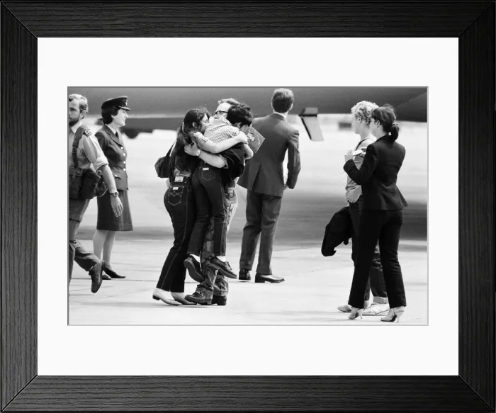 Framed Print : Emotional scenes at Brize Norton as the survivors of the container ship Atlantic Conveyor Framed Print : Emotional scenes at Brize Norton as the survivors of the container ship Atlantic Conveyor