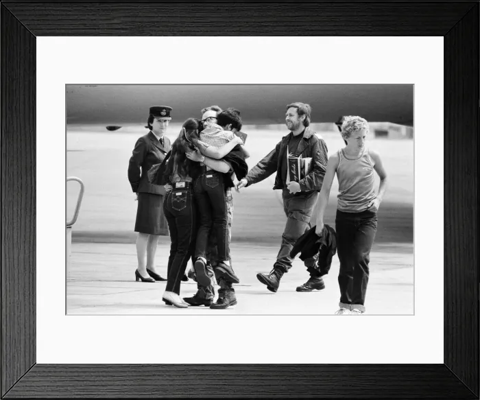 Framed Print : Emotional scenes at Brize Norton as the survivors of the container ship Atlantic Conveyor Framed Print : Emotional scenes at Brize Norton as the survivors of the container ship Atlantic Conveyor