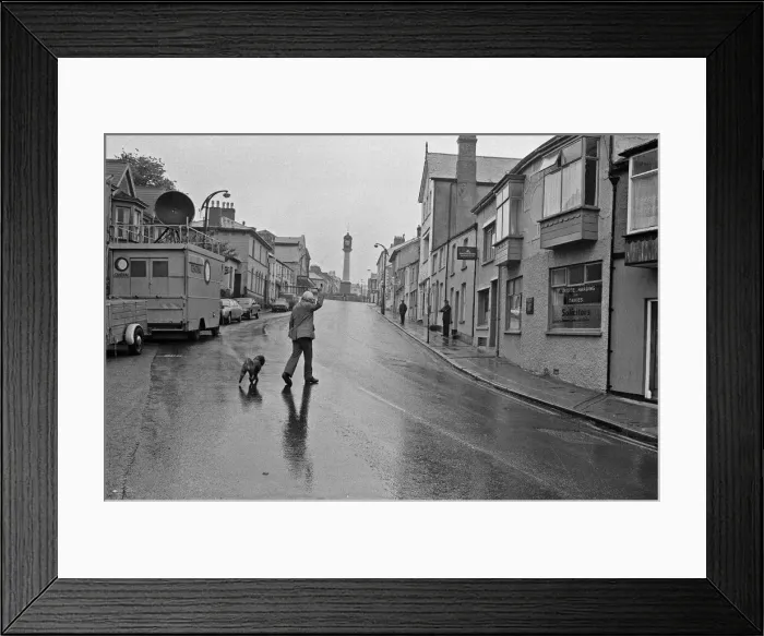 Framed Print : Labour Party Leader Michael Foot walks his dog Dizzie in Tredegar, Gwent Framed Print : Labour Party Leader Michael Foot walks his dog Dizzie in Tredegar, Gwent