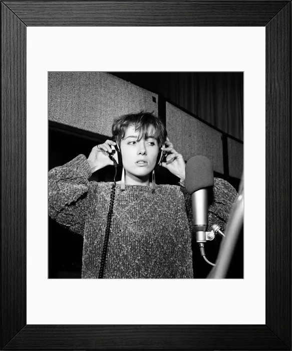 Framed Print : Emma Thompson, one of the stars of Granadas new comedy series Alfresco Framed Print : Emma Thompson, one of the stars of Granadas new comedy series Alfresco