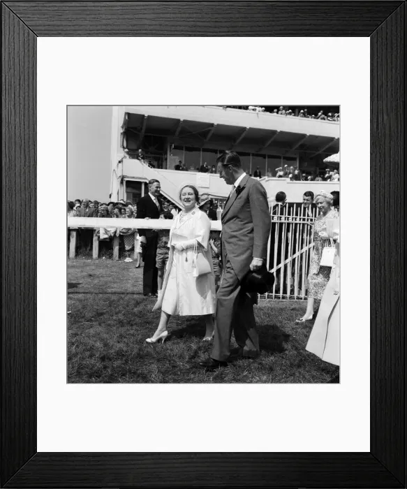 Framed Print : The Queen Mother at The Derby. 1st June 1960 Framed Print : The Queen Mother at The Derby. 1st June 1960
