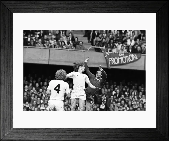 Framed Print : Chelsea 4 -0 Hull City, Division League two match held at Stamford Bridge. 14th May 1977