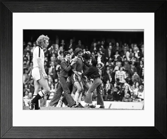 Framed Print : Chelsea 4 -0 Hull City, Division League two match held at Stamford Bridge. 14th May 1977 Framed Print : Chelsea 4 -0 Hull City, Division League two match held at Stamford Bridge. 14th May 1977
