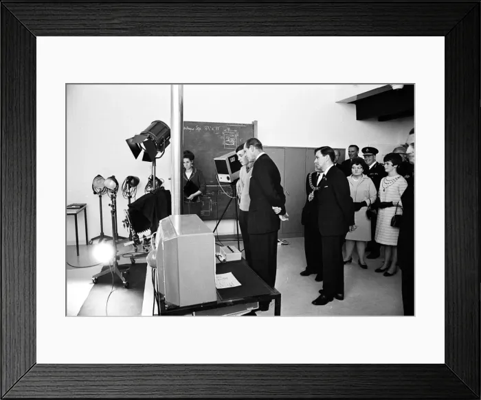 Framed Print : Prince Philip, Duke of Edinburgh visits the College of Art and Design, Coventry Framed Print : Prince Philip, Duke of Edinburgh visits the College of Art and Design, Coventry