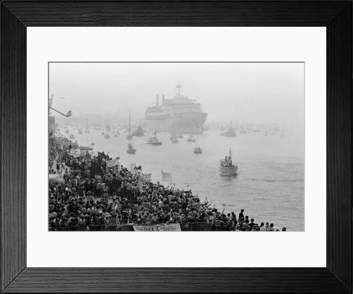 Framed Print : The cruise ship Canberra arrives back at her berth in Southampton Docks Framed Print : The cruise ship Canberra arrives back at her berth in Southampton Docks