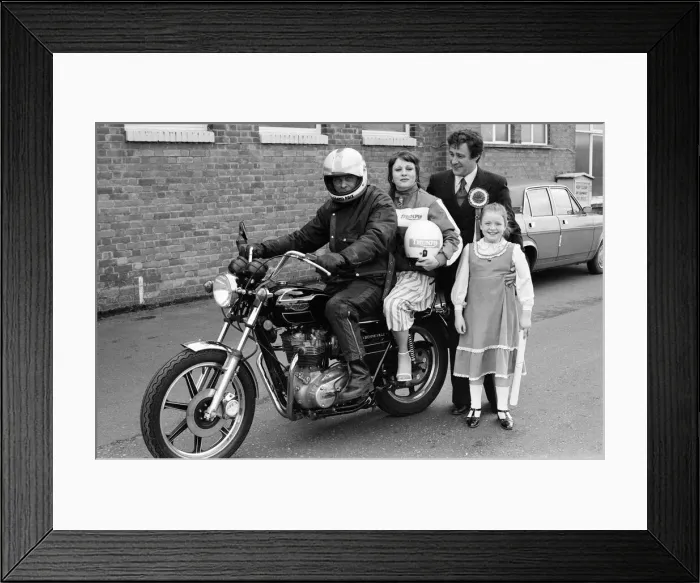 Framed Print : Geoffrey Robinson MP Coventry North West and family, visit Meriden Triumph workers Framed Print : Geoffrey Robinson MP Coventry North West and family, visit Meriden Triumph workers
