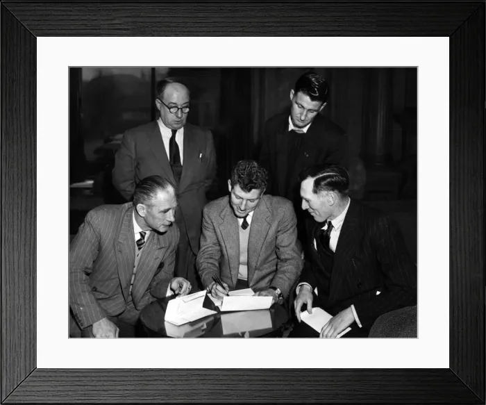 Framed Print : Smiles of success at the Station Hotel, York, as Colin Grainger signs for Sunderland