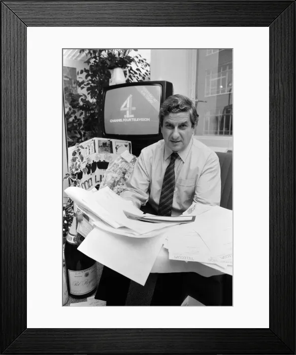 Framed Print : Channel 4s Chief Executive, Jeremy Isaac, surrounded by messages of best wishes Framed Print : Channel 4s Chief Executive, Jeremy Isaac, surrounded by messages of best wishes
