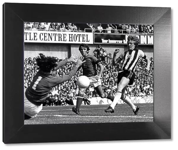 First goal of the season, Ray Hudson, one of Newcastle Uniteds bright young stars