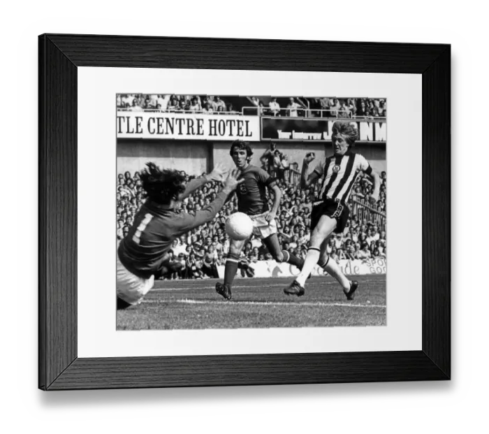 Framed Print : First goal of the season, Ray Hudson, one of Newcastle Uniteds bright young stars