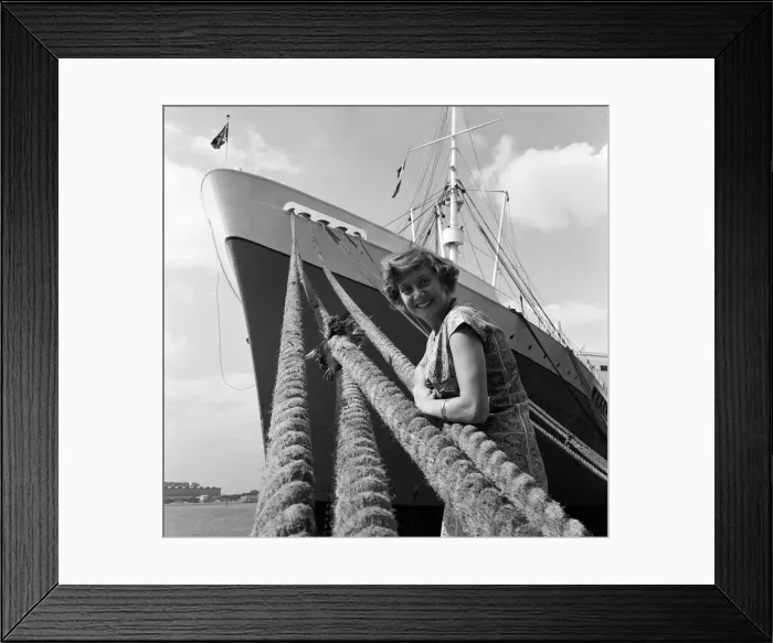 Framed Print : Politician Shirley Williams at Southampton Docks. 14th September 1959 Framed Print : Politician Shirley Williams at Southampton Docks. 14th September 1959