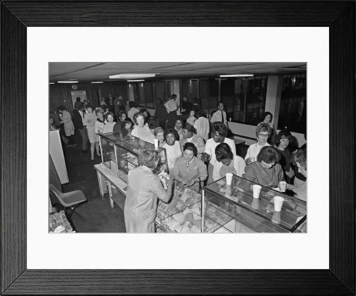 Framed Print : Women night workers at Texas Instruments Ltd in Bedford queue for a sandwich Framed Print : Women night workers at Texas Instruments Ltd in Bedford queue for a sandwich