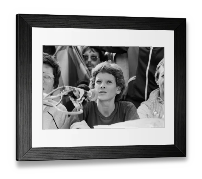 Framed Print : South African wonder girl Zola Budd seen winning the 3000 metre race at Central Park in