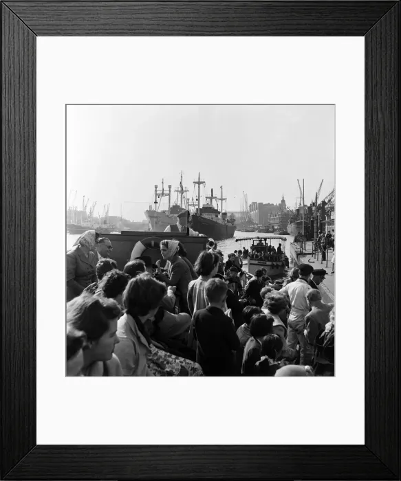 Framed Print : A cruise down the River Thames, London. 25th April 1955 Framed Print : A cruise down the River Thames, London. 25th April 1955