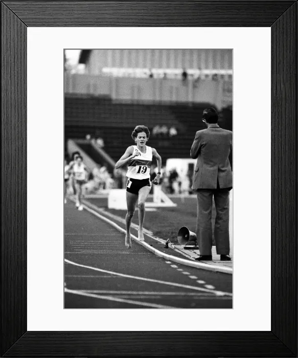 Framed Print : Zola Budd running barefoot at Crystal Palace. 25th April 1984 Framed Print : Zola Budd running barefoot at Crystal Palace. 25th April 1984