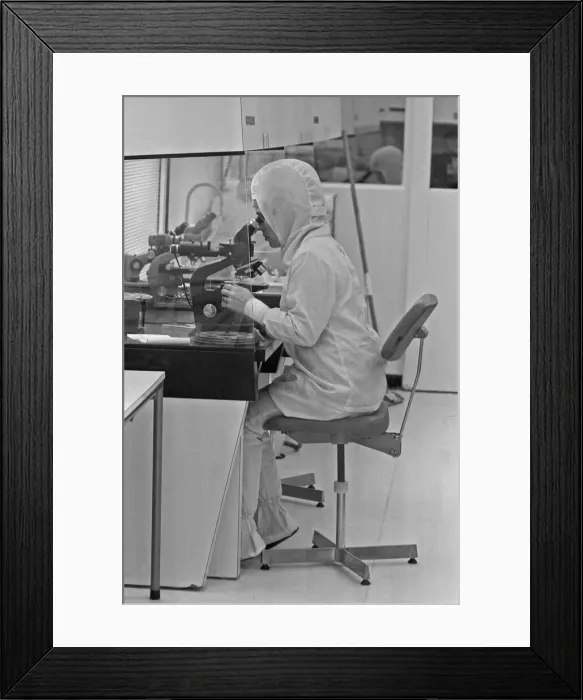 Framed Print : Women night workers at Texas Instruments Ltd in Bedford Circa February 1970 Worker Framed Print : Women night workers at Texas Instruments Ltd in Bedford Circa February 1970 Worker