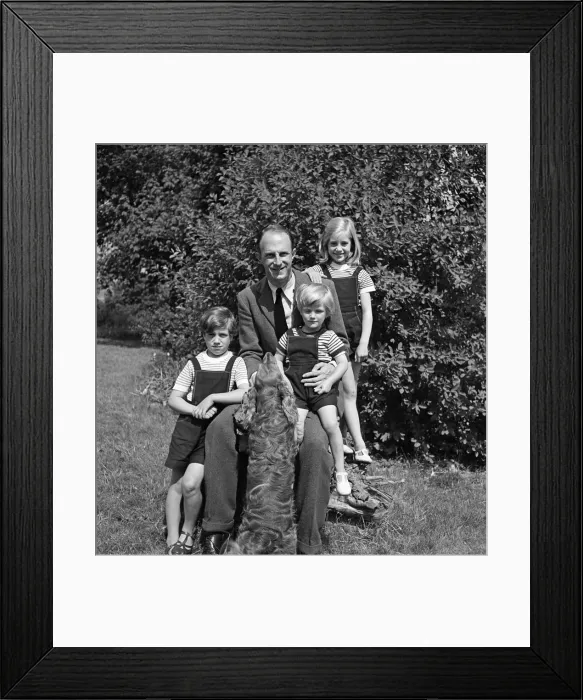 Framed Print : Brigadier Fitzroy Maclean with his children Jeremy, aged seven, Charles Framed Print : Brigadier Fitzroy Maclean with his children Jeremy, aged seven, Charles