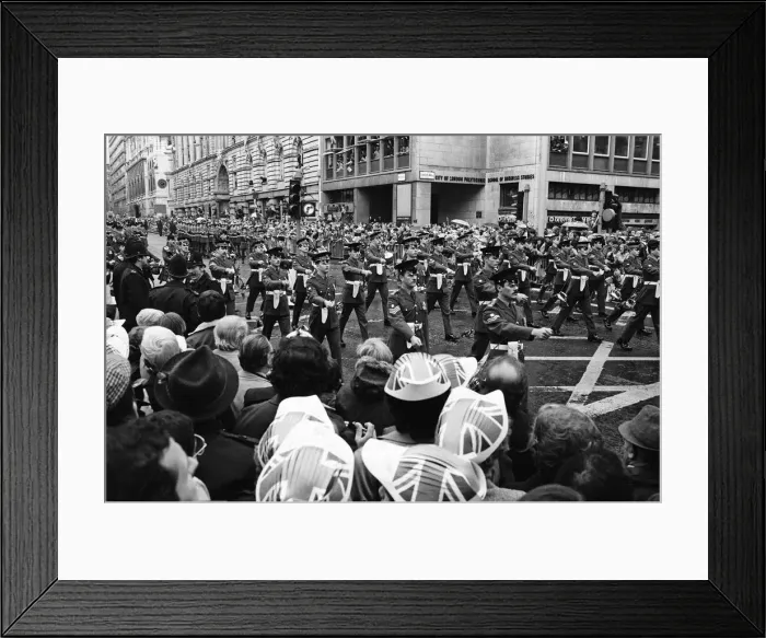 Framed Print : Falklands Victory Parade, London. 12th October 1982 Framed Print : Falklands Victory Parade, London. 12th October 1982