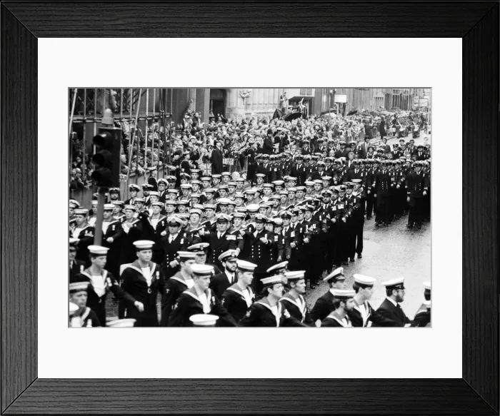 Framed Print : Falklands Victory Parade, London. 12th October 1982 Framed Print : Falklands Victory Parade, London. 12th October 1982