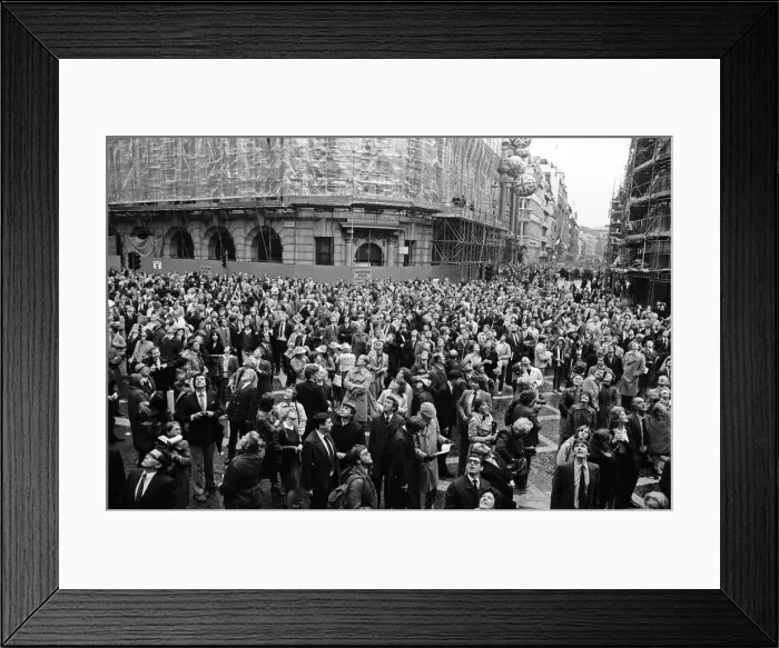 Framed Print : Falklands Victory Parade, London. 12th October 1982 Framed Print : Falklands Victory Parade, London. 12th October 1982