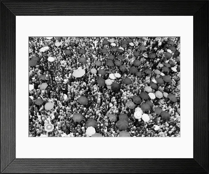 Framed Print : Falklands Victory Parade, London. 12th October 1982 Framed Print : Falklands Victory Parade, London. 12th October 1982