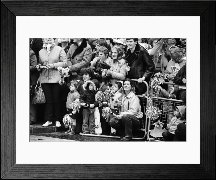 Framed Print : Falklands Victory Parade, London. RAF Vulcans in a Fly Past. 12th October 1982 Framed Print : Falklands Victory Parade, London. RAF Vulcans in a Fly Past. 12th October 1982